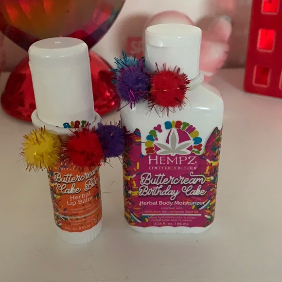 Hempz Buttercream Birthday Cake Herbal body Moisturizer & Lip Balm. - Picture 1 of 4